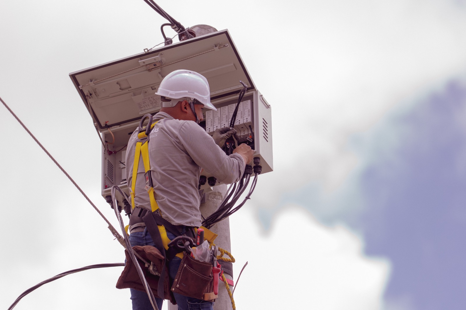 ENEE proyecta ingresos por más de 2,000 millones de lempiras gracias al control del hurto de energía y modernización tecnológica