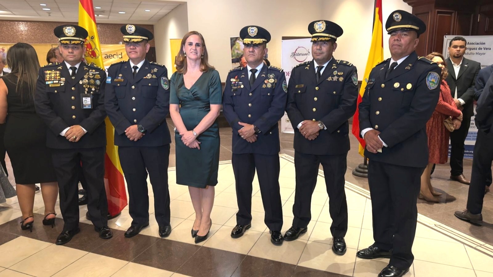 Policía Nacional fortalece la hermandad entre España y Honduras en la Fiesta Nacional 2025 en SPS