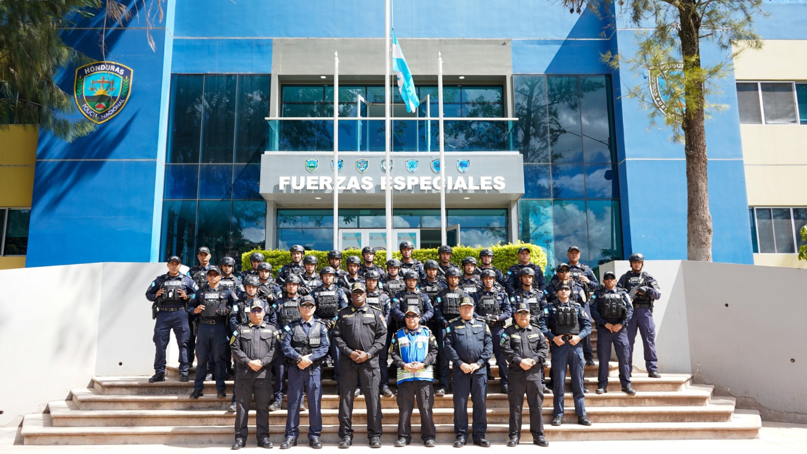 Fuerzas Especiales de la Policía Nacional gradúa 36 especialistas en operaciones contra el crimen organizado