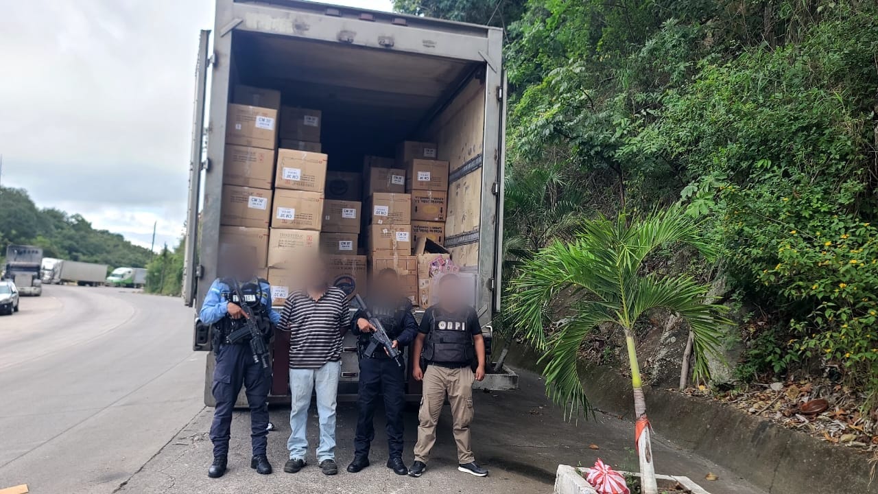 Guatemalteco es capturado por contrabando valorado  de  mas de 4,millones 151mil lempiras de pólvora  en Copán

 