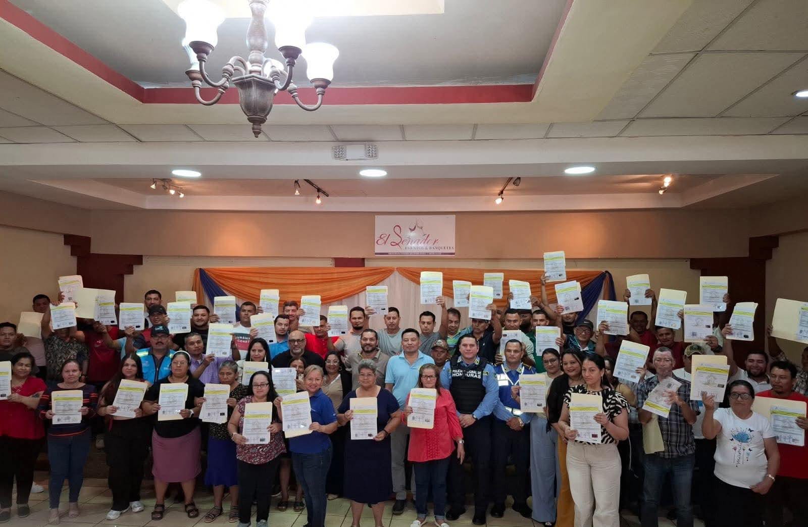 IHTT entrega 82 certificados de operación y explotación a concesionarios de mototaxis en Villanueva