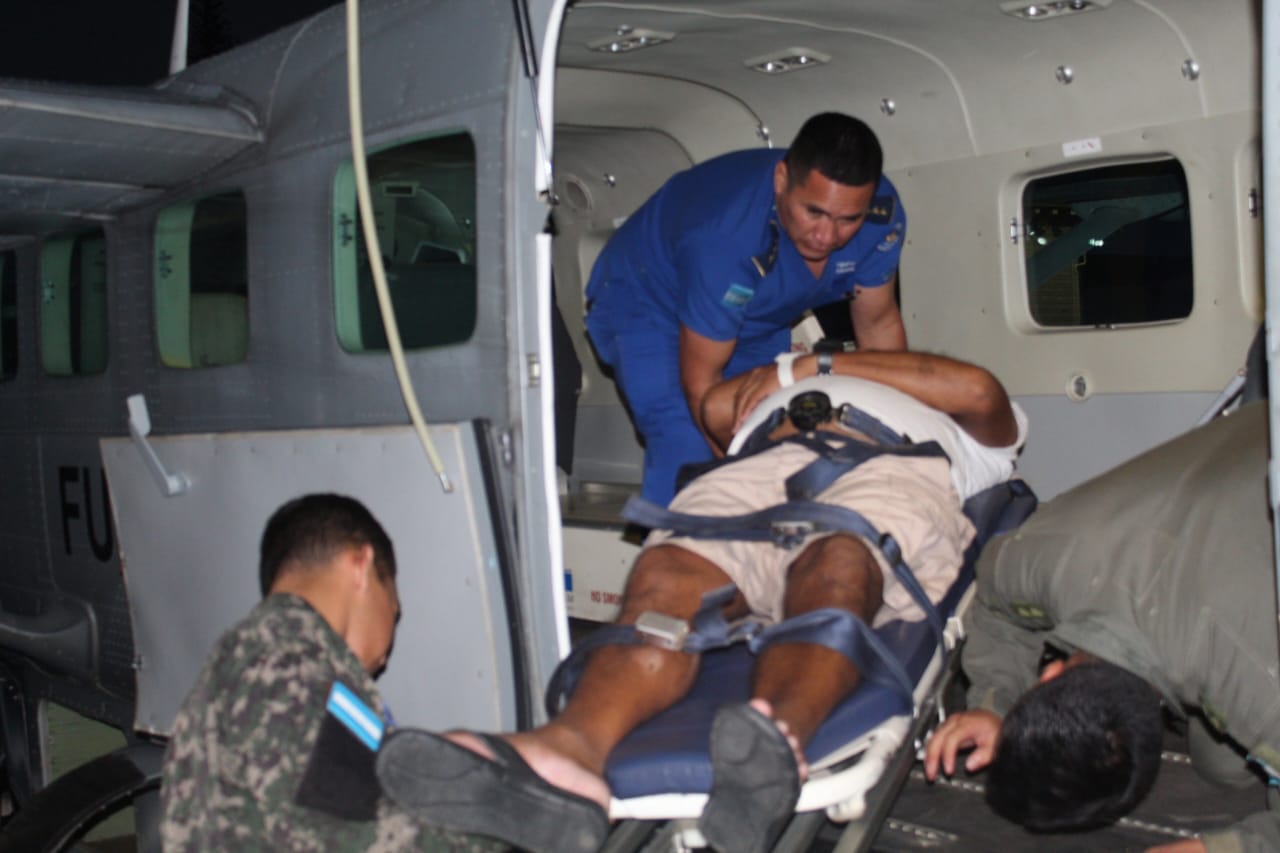 Garantizando el derecho a la salud trasladan vía aérea a privado de libertad del Hospital de Puerto Lempira al Hospital Escuela