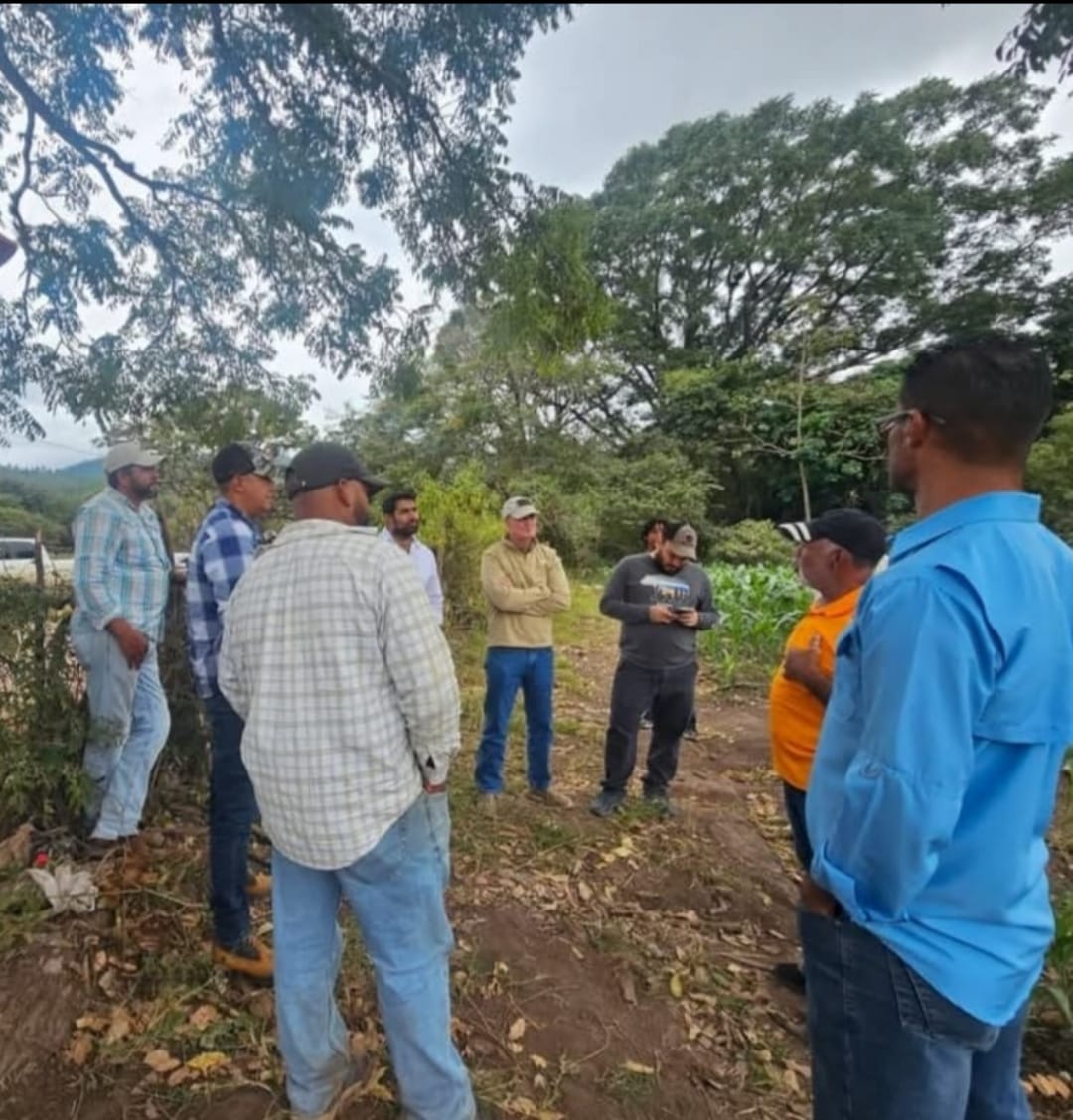 Asoprot Orica recibe visita formal de posibles inversionistas para el mercado del tomate

 