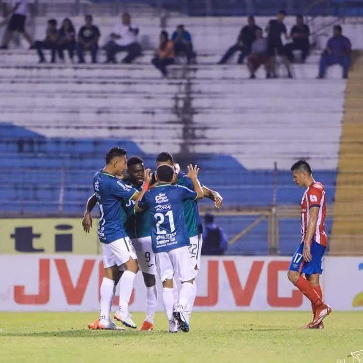 El Olimpia no pudo sumar en la liga nacional y cae ante los monstruos del Marathón 2-0
