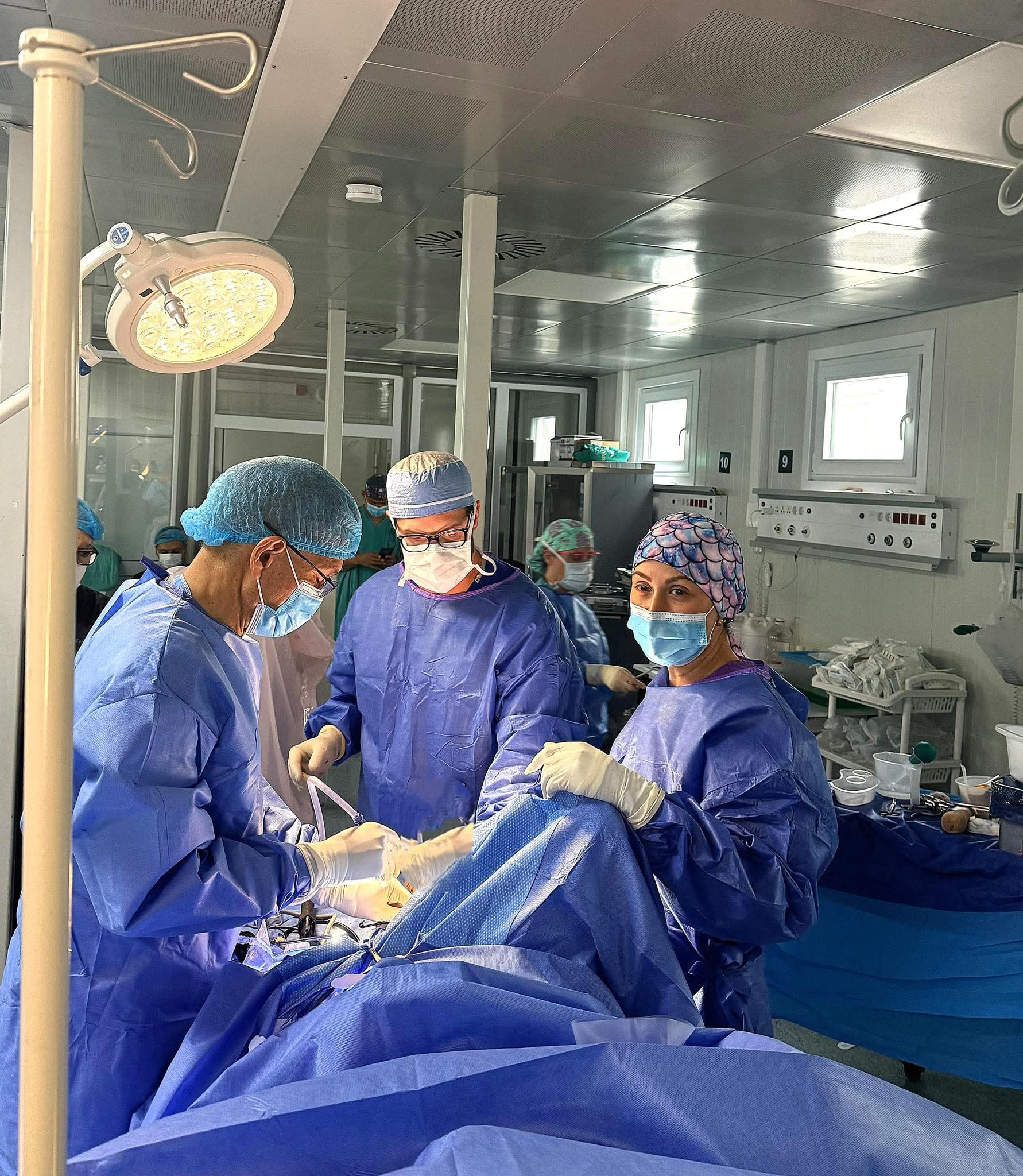 Hospital Escuela concluye brigada de cirugías que benefició a 13 hondureños con problemas articulares