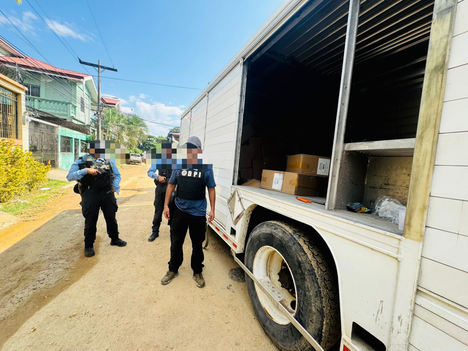 En Cortés la Policía Nacional decomisa 3 millones de lempiras en cigarrillos