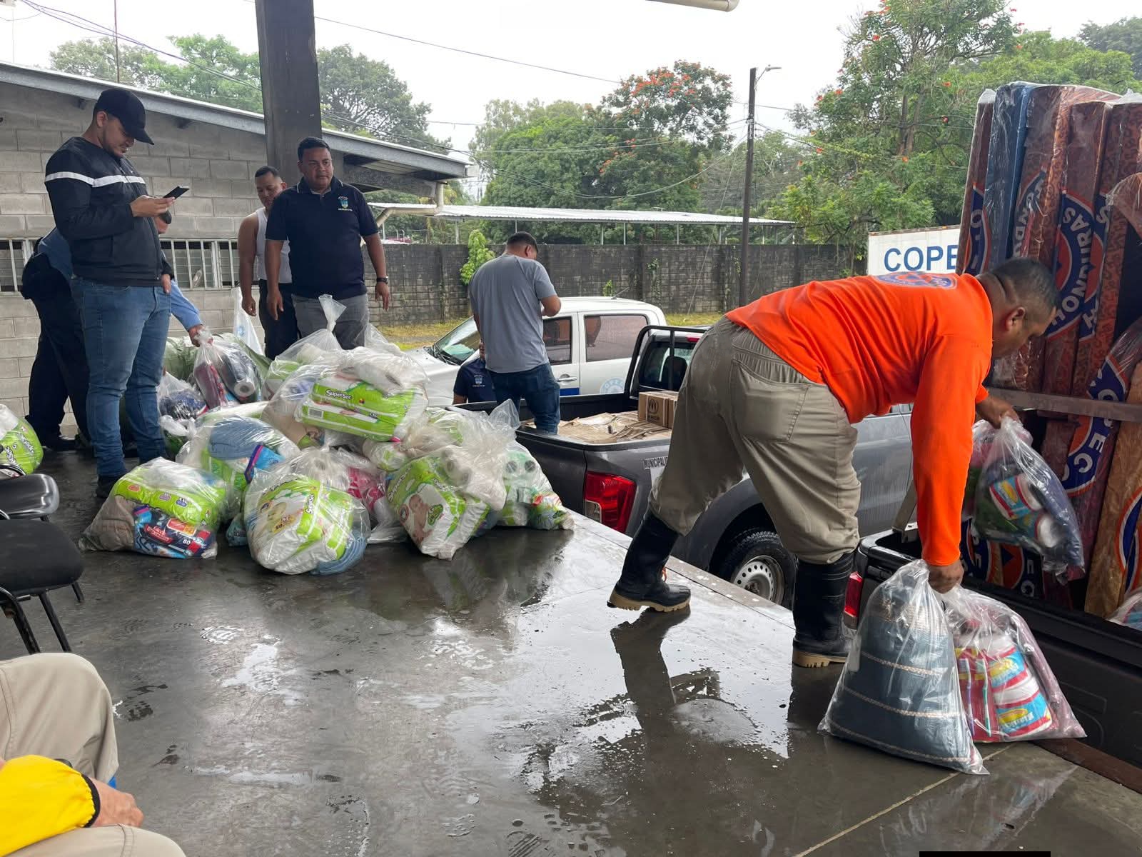 Gobierno y COPECO refuerzan ayuda inmediata a familias afectadas por lluvias en Tela, Atlántida