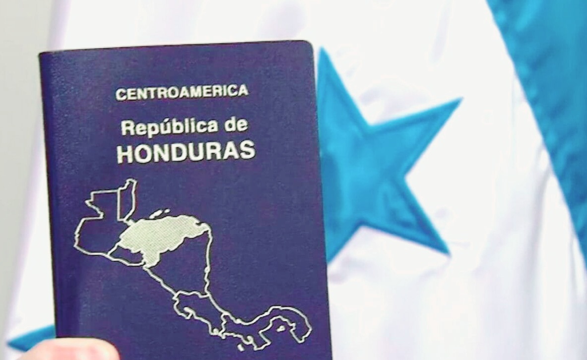 Trámite de pasaporte electrónico llega a Yoro con cabinas móviles del INM