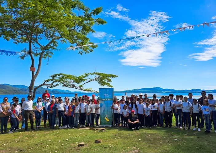 IHT y OGD realizan jornada de reforestación a la orilla del Lago de Yojoa en el sector de Las Vegas, Santa Bárbara