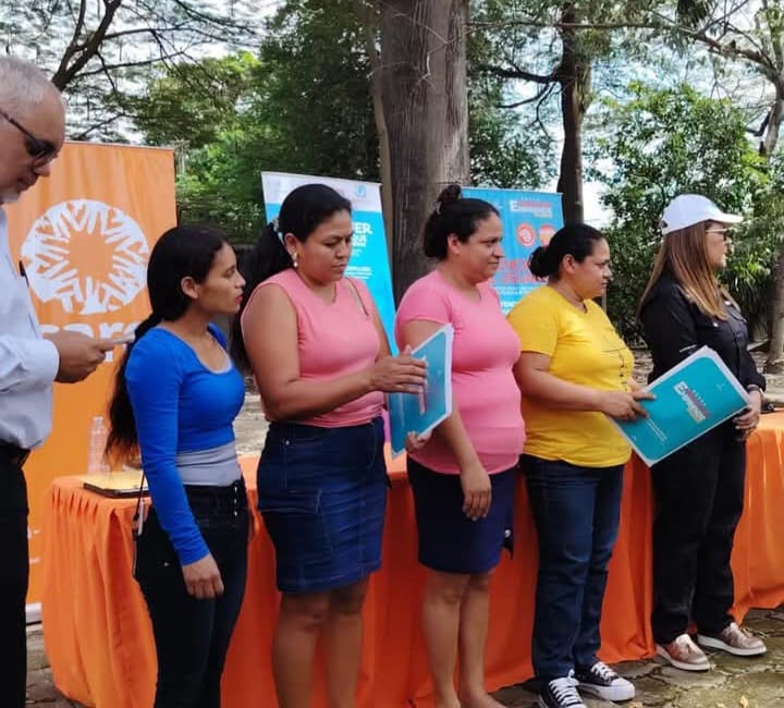 SE MUJER, Care y Ocdi entregó a 64 organizaciones de Mujeres personerías jurídicas