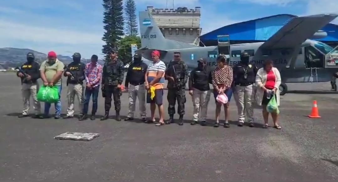 Cinco personas fueron detenidas en posesión de nueve kilos de supuesta cocaína, en Bonito Oriental y Tocoa, Colón.