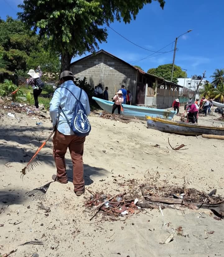 Jornada de limpieza de playas en Trujillo, Colón