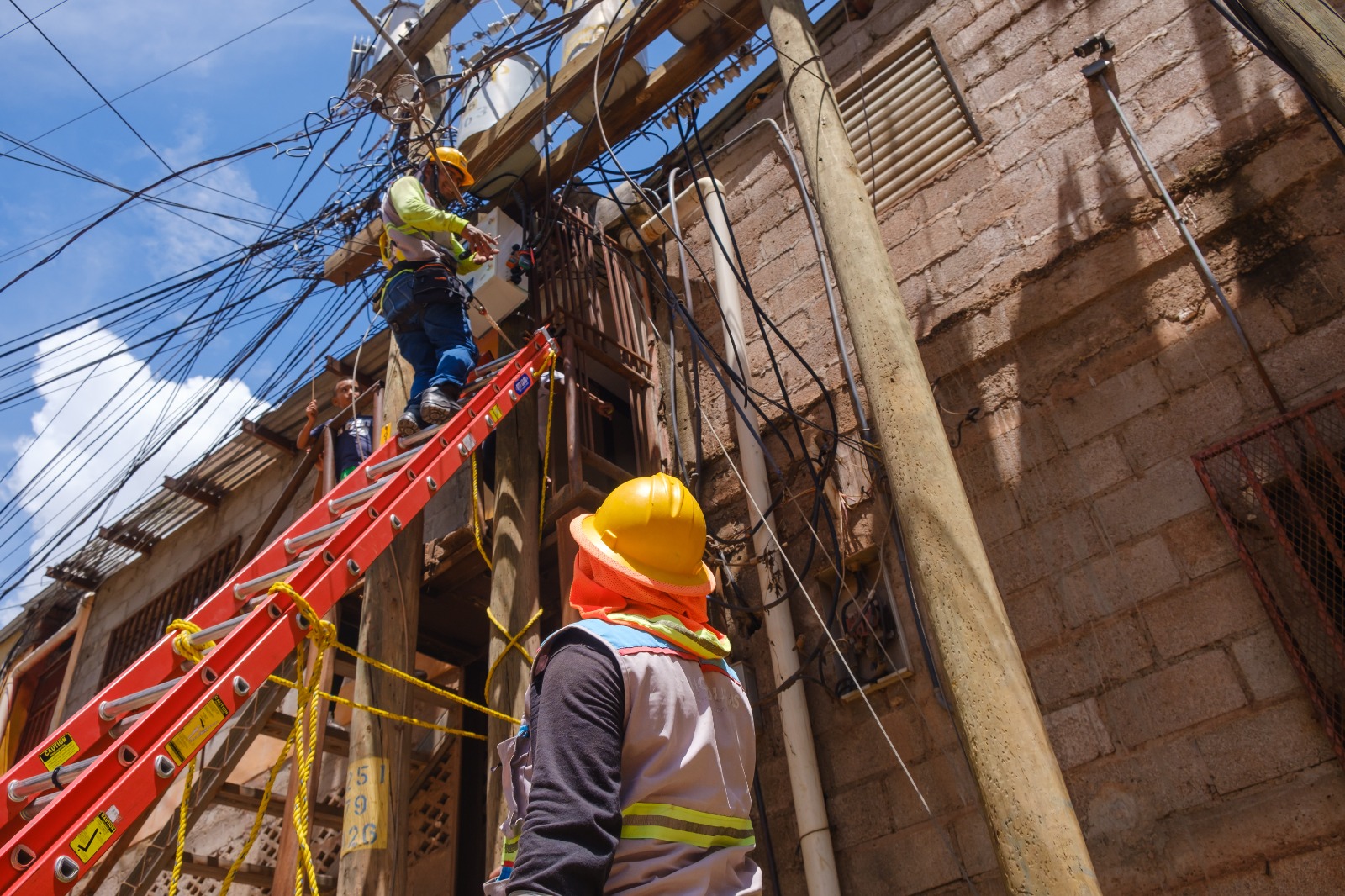 Hurto energ&eacute;tico le cuesta a Honduras m&aacute;s de L12 mil millones al a&ntilde;o; PNRP...