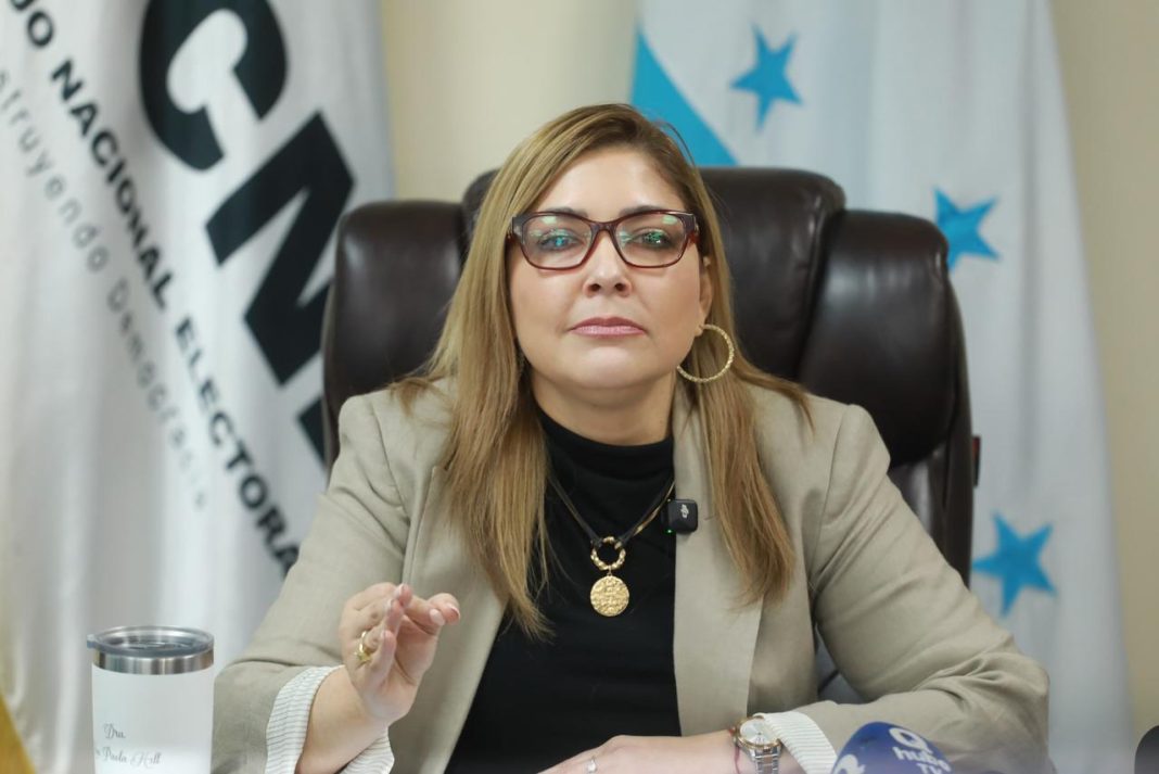 Presidenta del CNE señala retraso en llegada de GPS y advierte deducción de responsabilidades por incumplimiento
