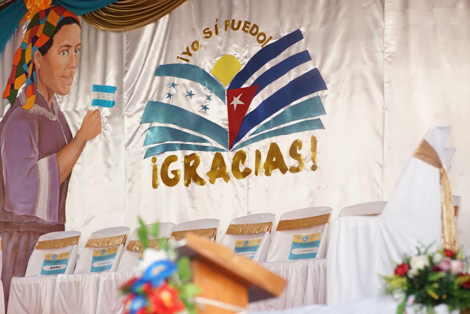 Gobierno declara a San Vicente Centenario como segundo municipio libre de analfabetismo