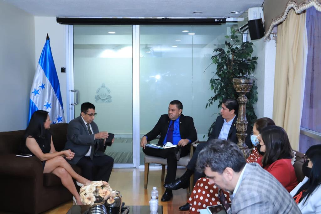 Presidenta de la Confederación de Sociedades de Latinoamérica de Anestesiología y CN se reúnen para solventar la falta de anestesiólogos en Honduras