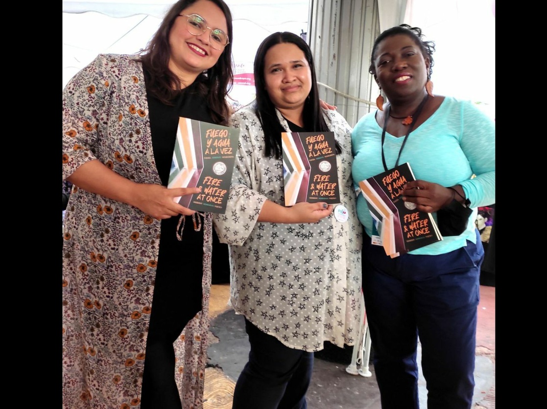 Hondureñas presentan libro Fuego y Agua a la Vez, en México