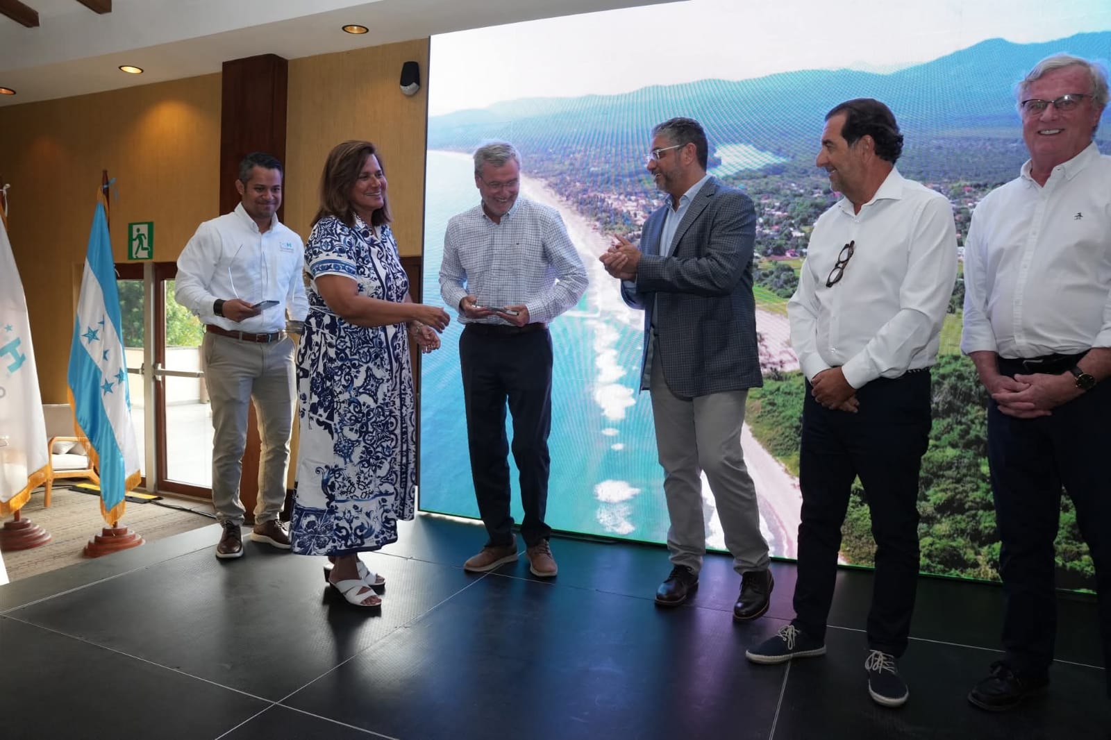 Presentan Plan Maestro de la Bahía de Tela en el Foro de Turismo de Inversión Turística