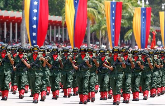 Fuerza Armada venezolana ratifica lealtad a Maduro y rechaza 