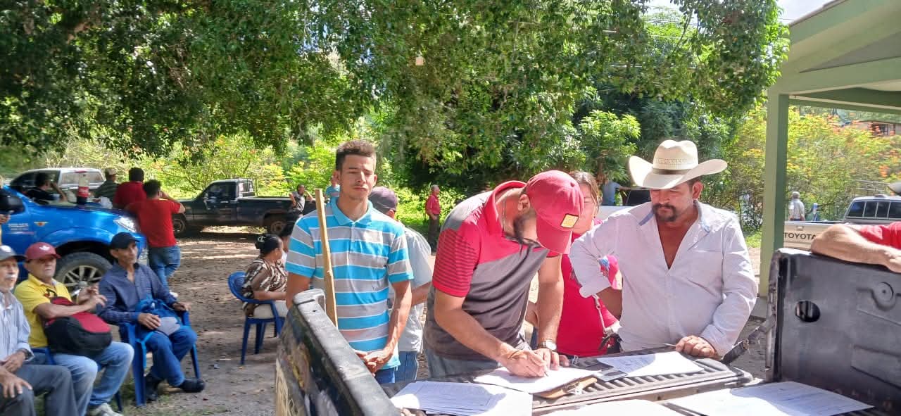 Entregan Bonos Cafetaleros en las Instalaciones del  INA en Santa Bárrbara