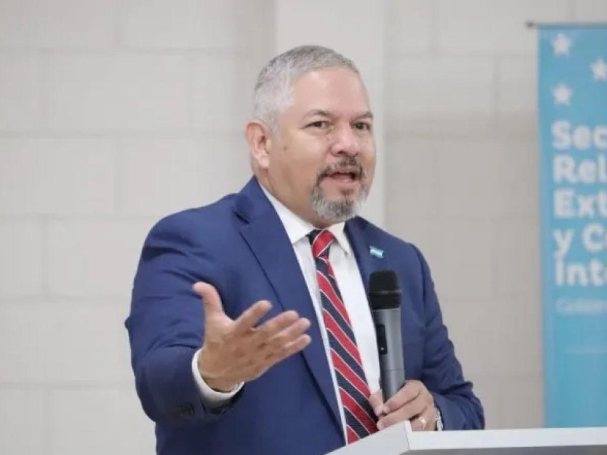 Enrique Reina denuncia “plan profundo” de fraude y advierte una “trampa” que amenaza la democracia hondureña