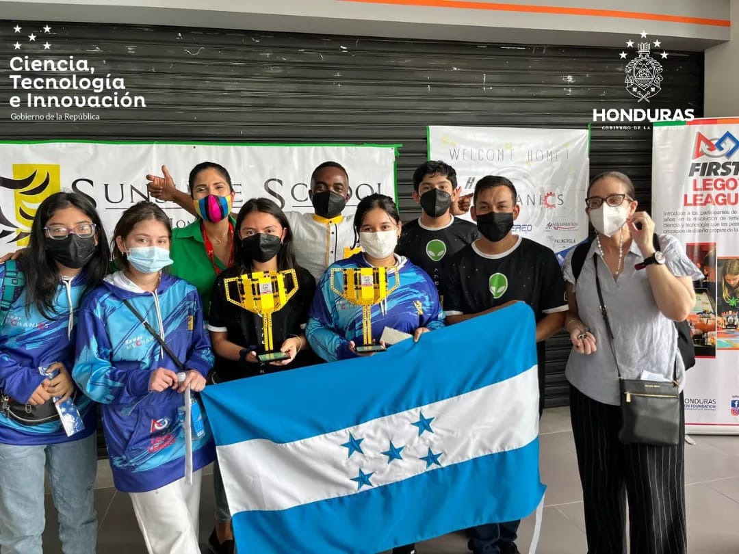 SENACIT apoya a jóvenes que ganaron premio en la Competencia Internacional de Robótica en Brasil