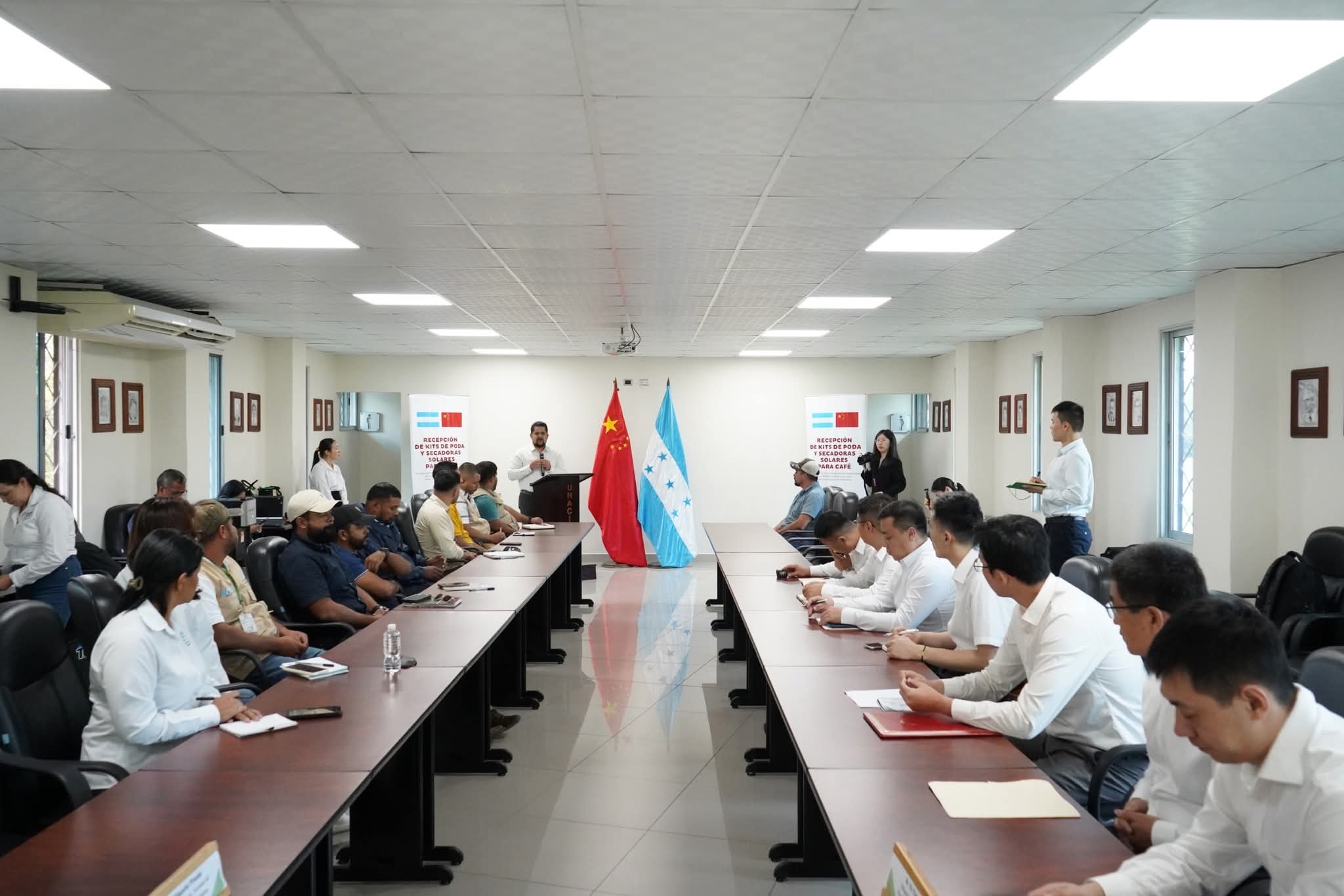 Realizan Apertura y Capacitación Técnica sobre la Donación de Secadoras Solares de Café