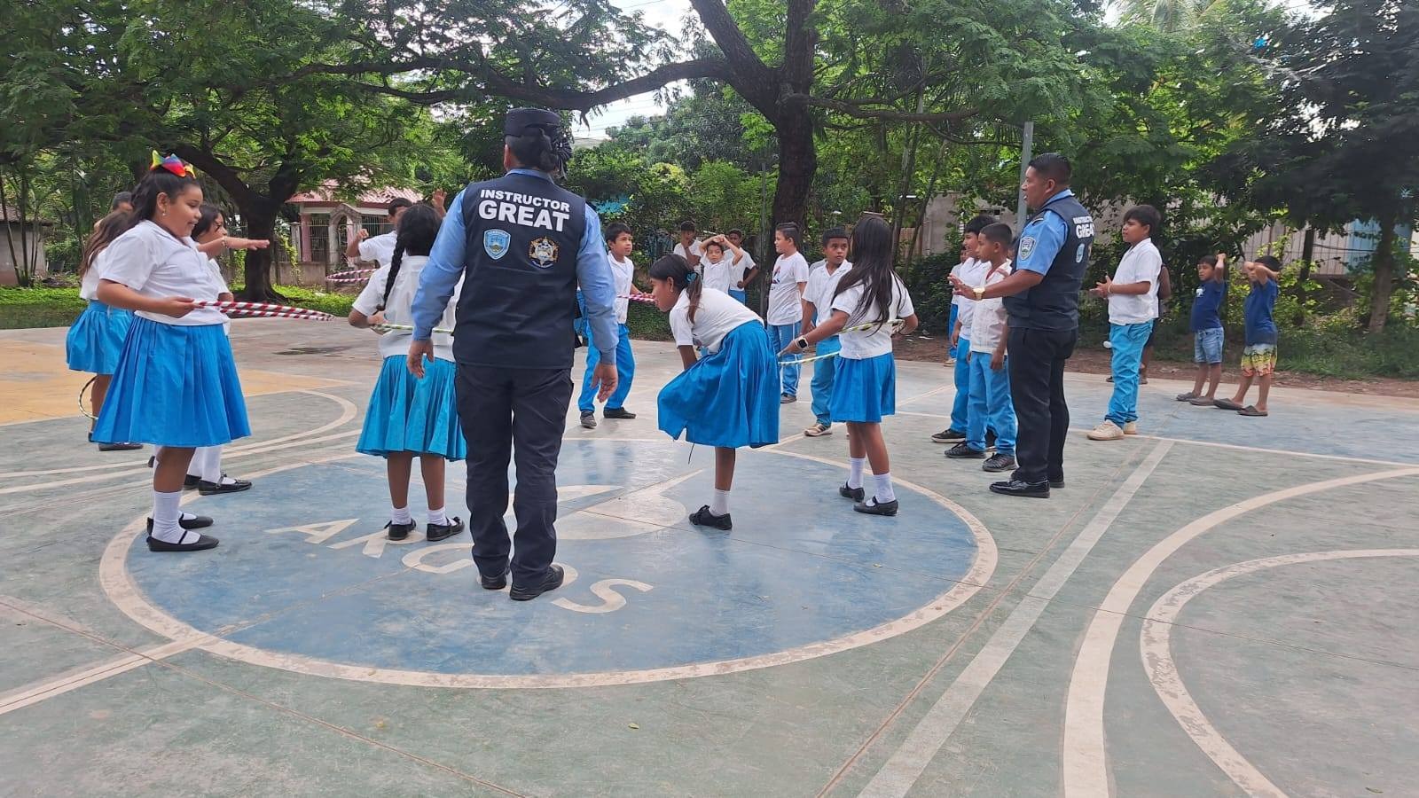 Policía Nacional desarrolla campamento lúdico en centro educativo de Comayagua