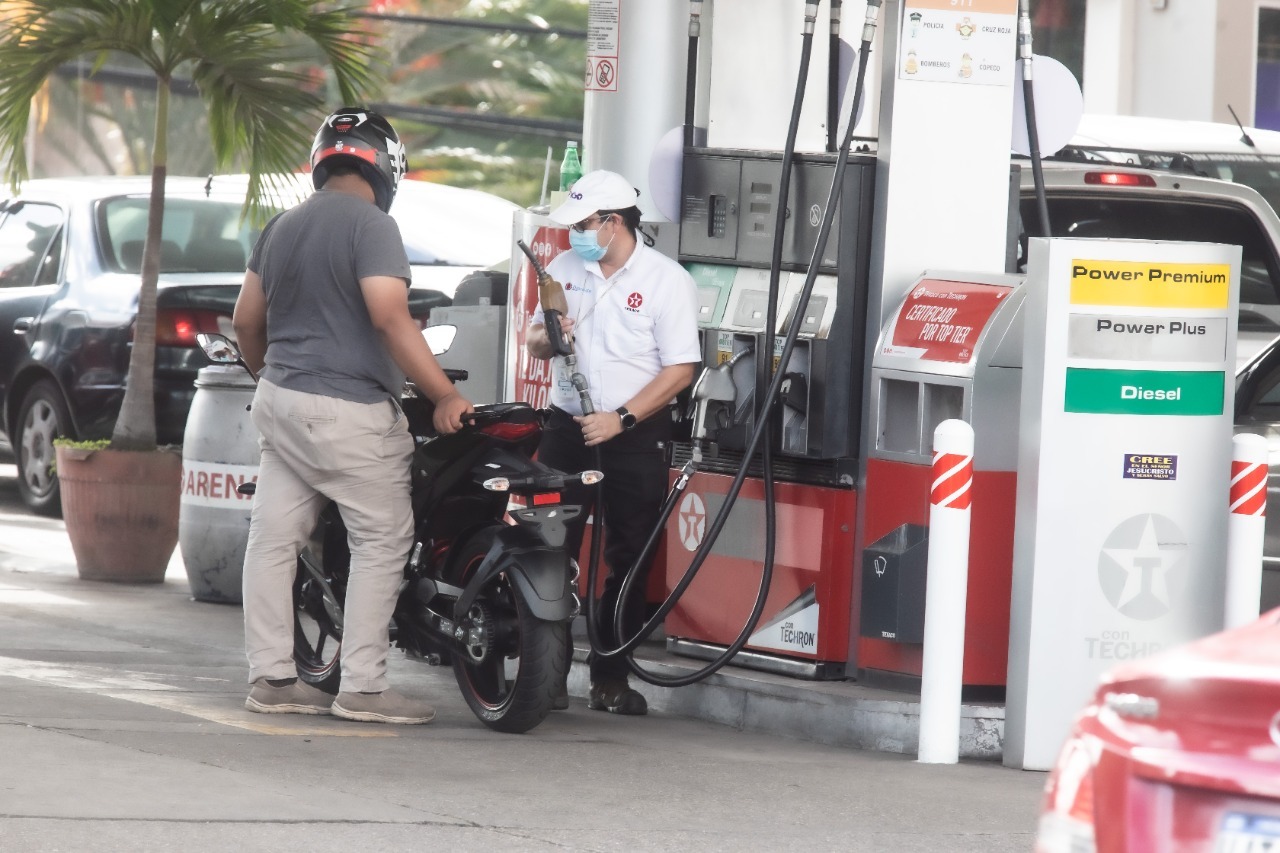 Pueblo hondureño experimentará este lunes una sexta rebaja al precio de los combustibles