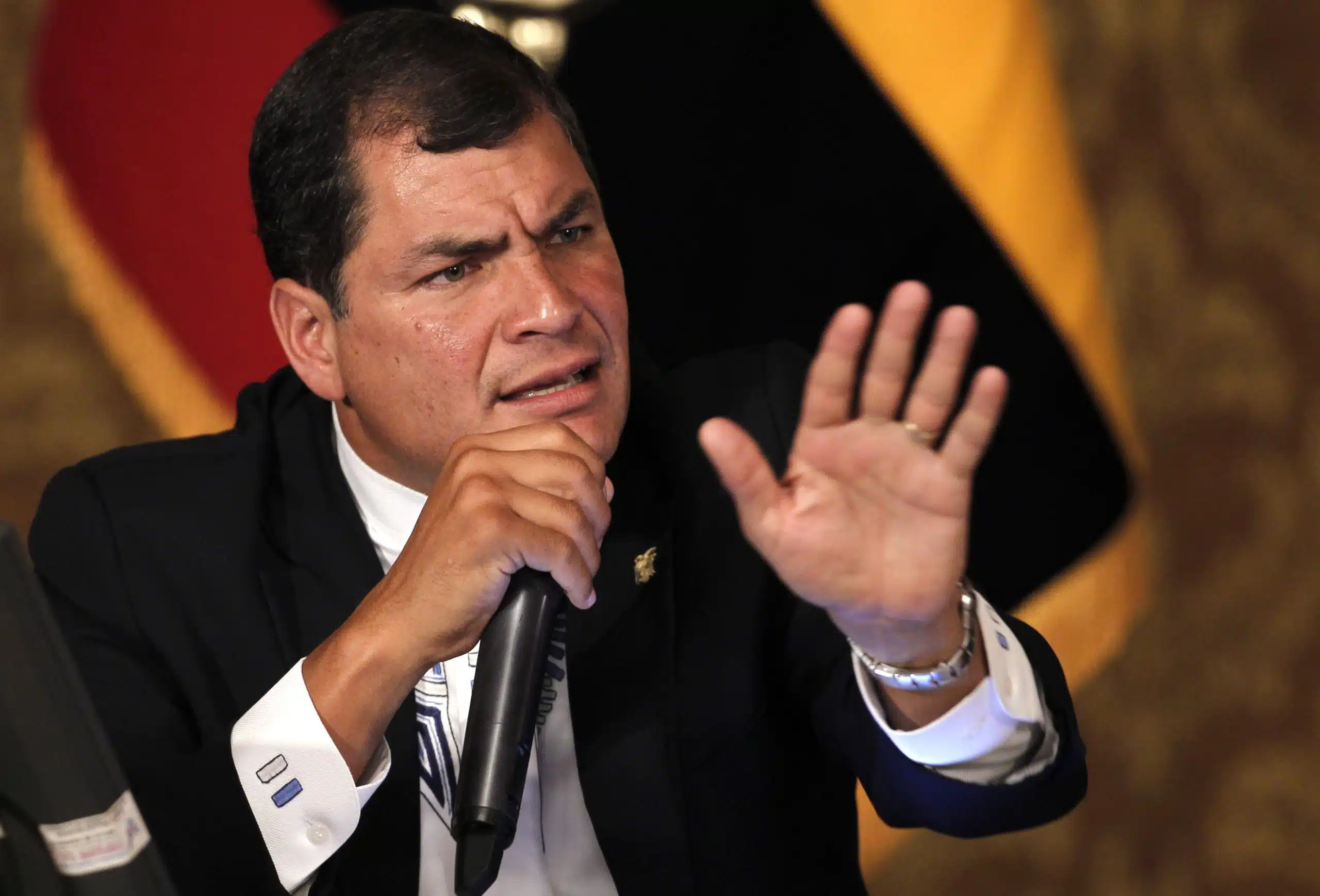 Rafael Correa cuestiona indulto de Trump a Juan Orlando Hernández: “Se desnuda toda la hipocresí...