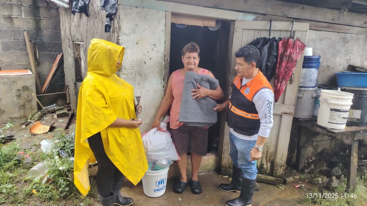 COPECO continúa llevando ayuda humanitaria a  Roatán, Islas de la Bahía