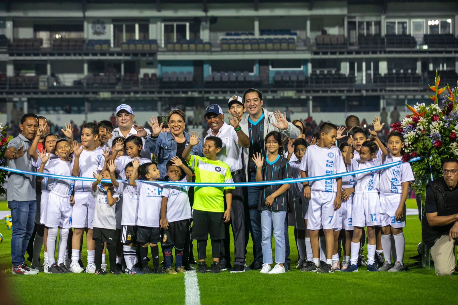 Presidenta inauguró césped del Estadio Nacional José de la Paz Herrera