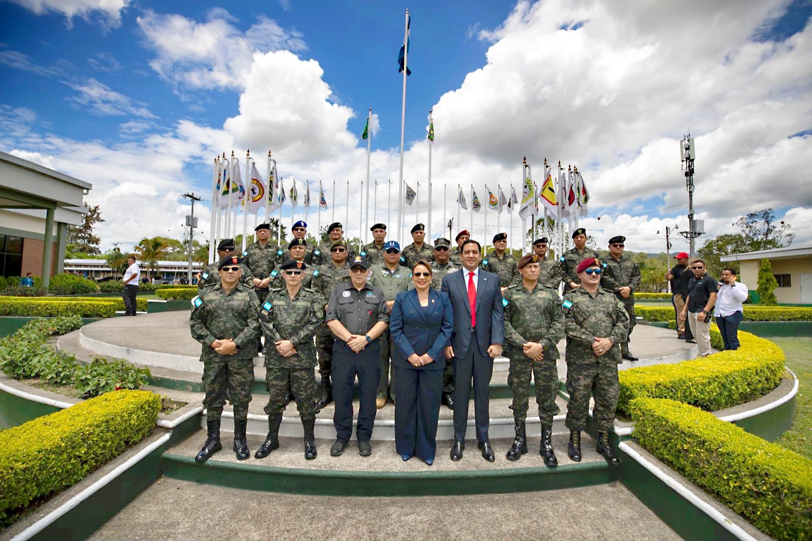 Xiomara Castro visita Cuartel General del Ejército “José Trinidad Cabañas”
