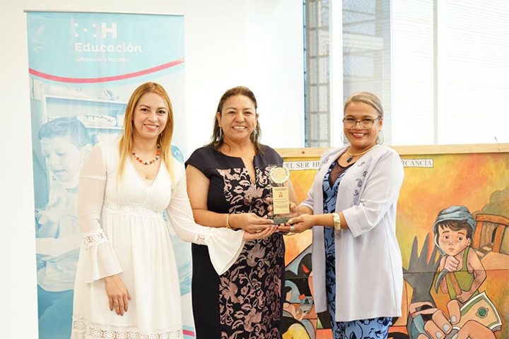 Premian a estudiantes ganadores del Concurso “Sé un Artista Contra la Trata de Personas”