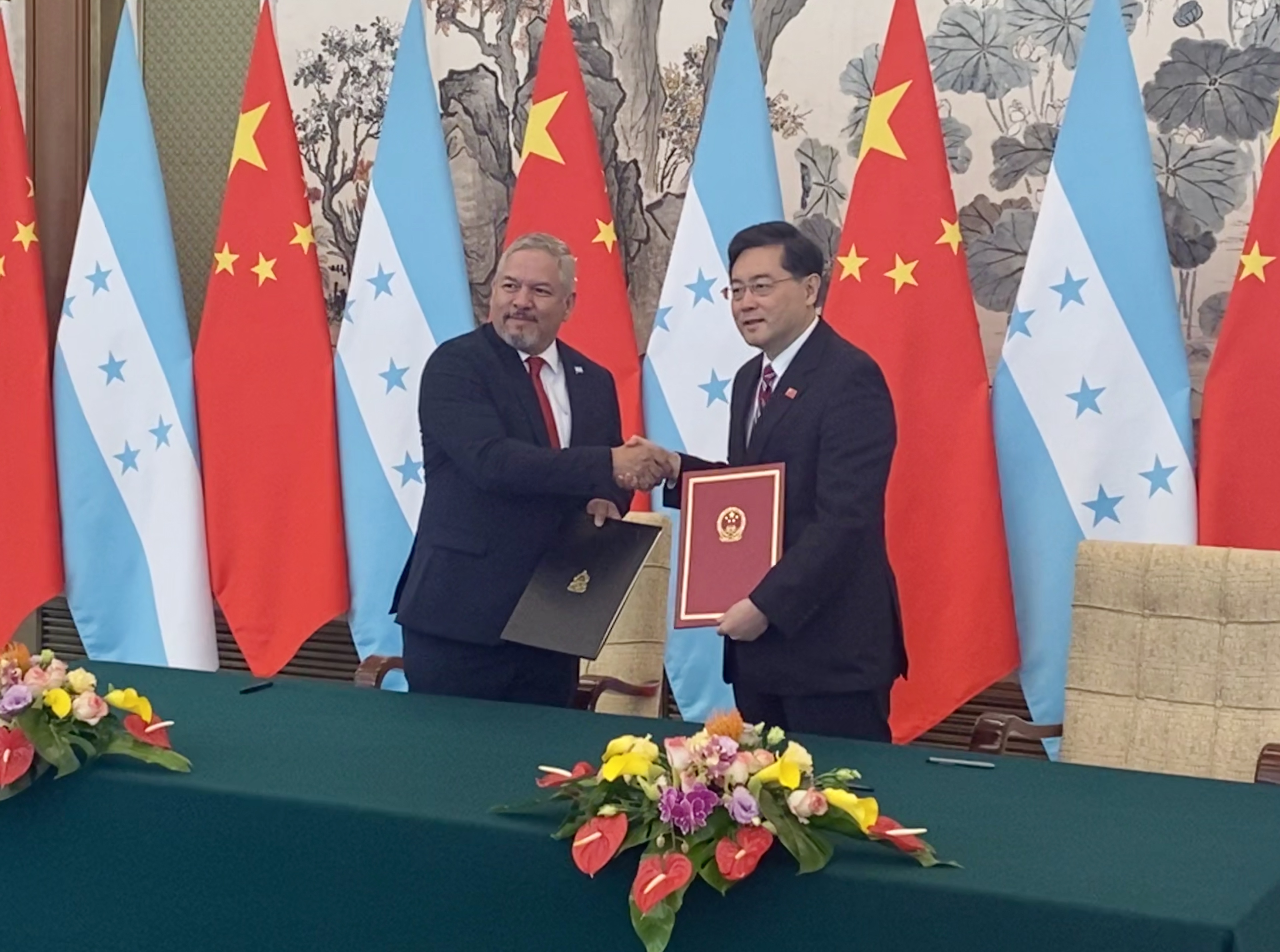 Honduras establece relaciones diplomáticas con China y se aleja de Taiwán