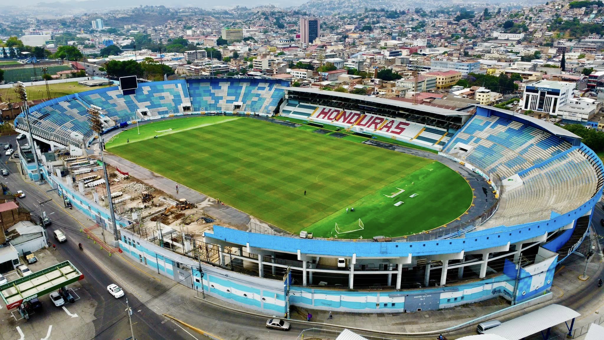 Continúan las mejoras del estadio nacional “José de la Paz Herrera” 