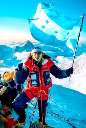 Alpinista Ronald Quintero...Catracho que conquistó el Everest llama a hondureños a apoyar a la presidenta Xiomara Castro