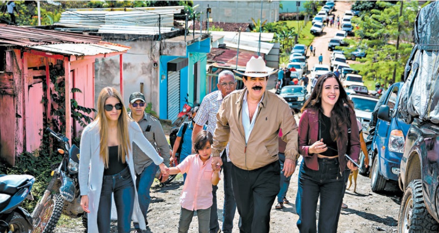 Familia Zelaya visita al Santo Dulce Nombre de Jesús