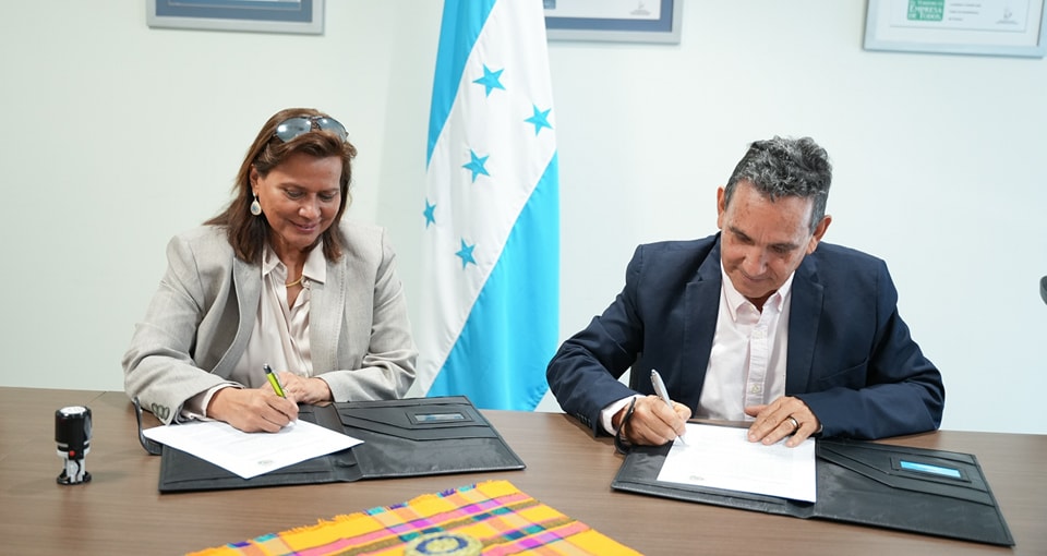 IHT y la Cámara de Comercio, Industria y Turismo de Copán Ruinas firman convenio para...