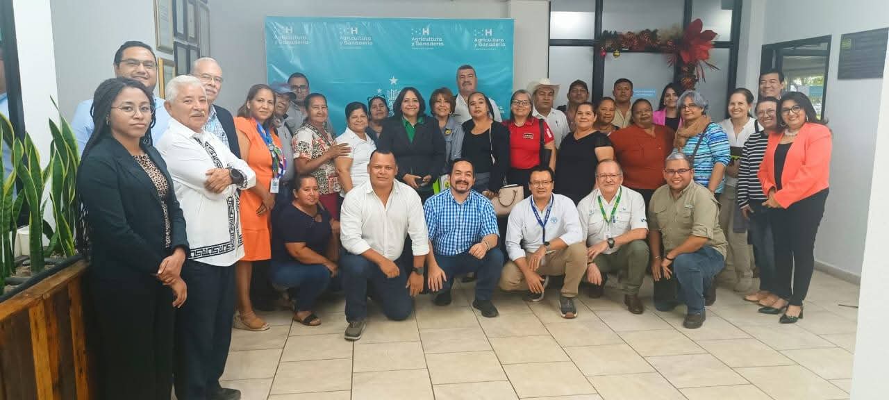 INA en conjunto con la SAG fortalecen el Comité Nacional de Agricultura Familiar

 

 

 