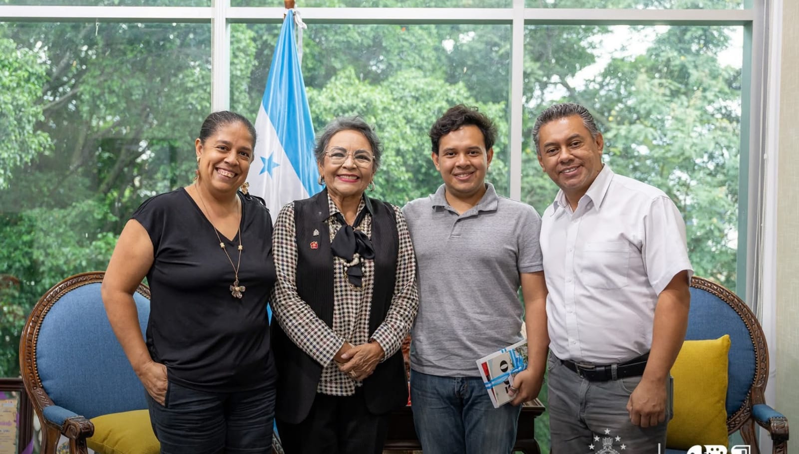 Ministra de la SECAPPH recibe visita de Ludwing Izaguirre