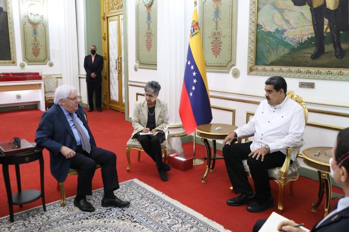 Nicolás Maduro se reúne en Caracas con el jefe humanitario de la ONU
