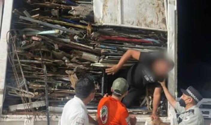 En 5 días, localizan en Veracruz a 143 migrantes que viajaban en tráileres hacia EU
