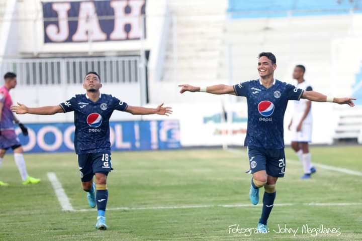Los grandes cumplieron