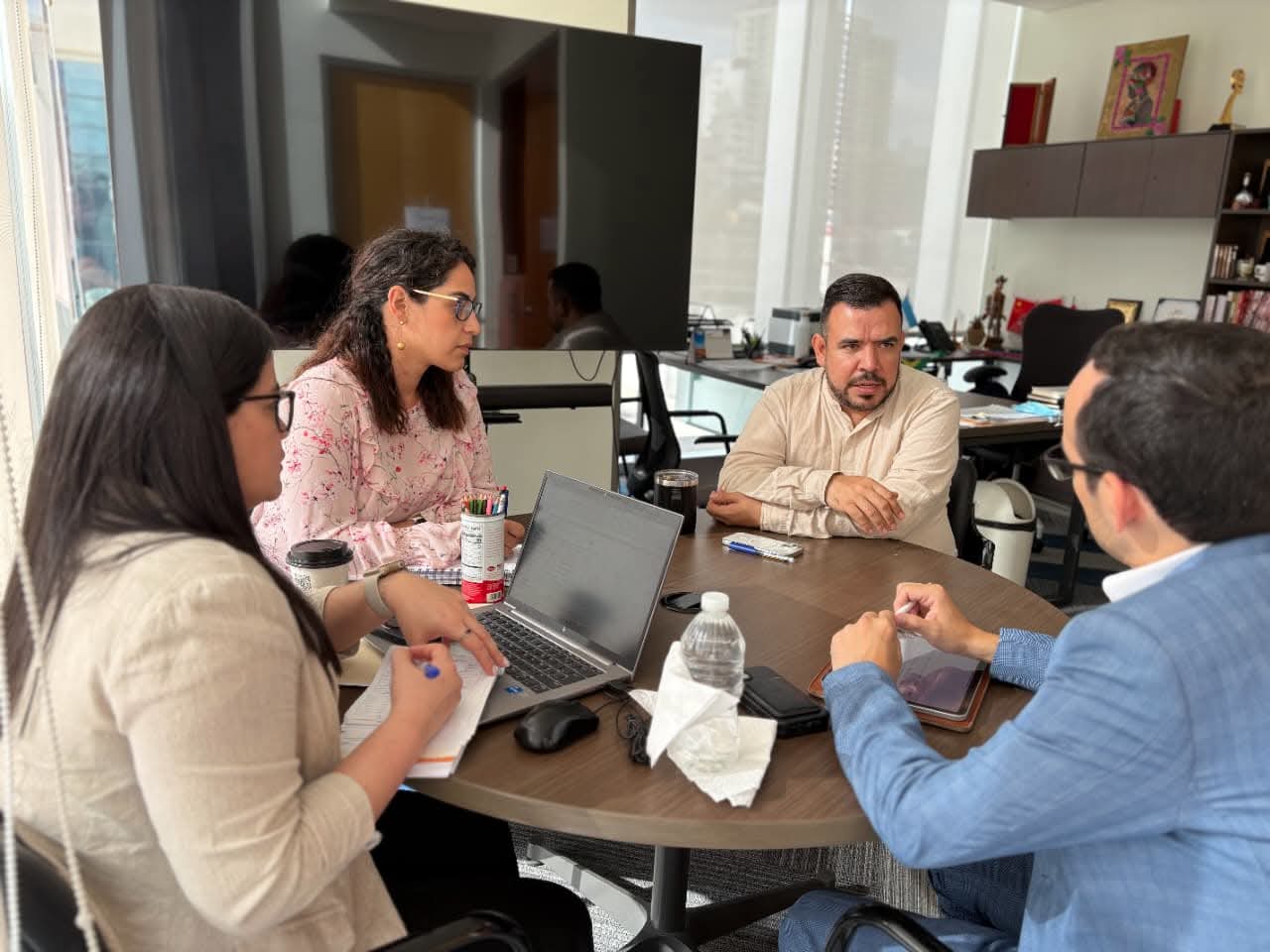 IHT sostiene reunión con David Natarén, financiero internacional del Grupo Banco Mundial
