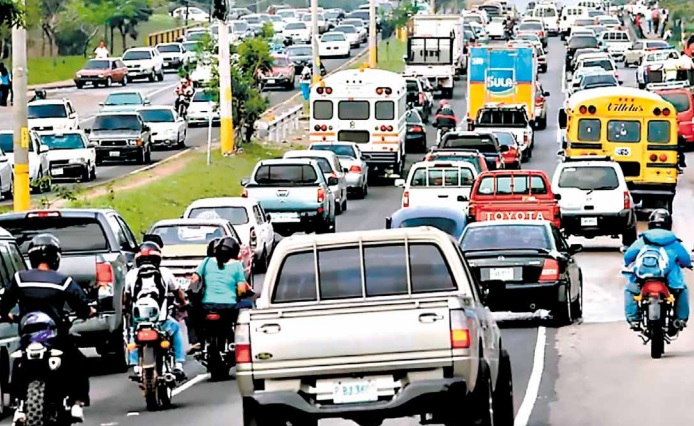 Aldana y Gobierno decretan medidas para reducir en 40% el tráfico en la Capital