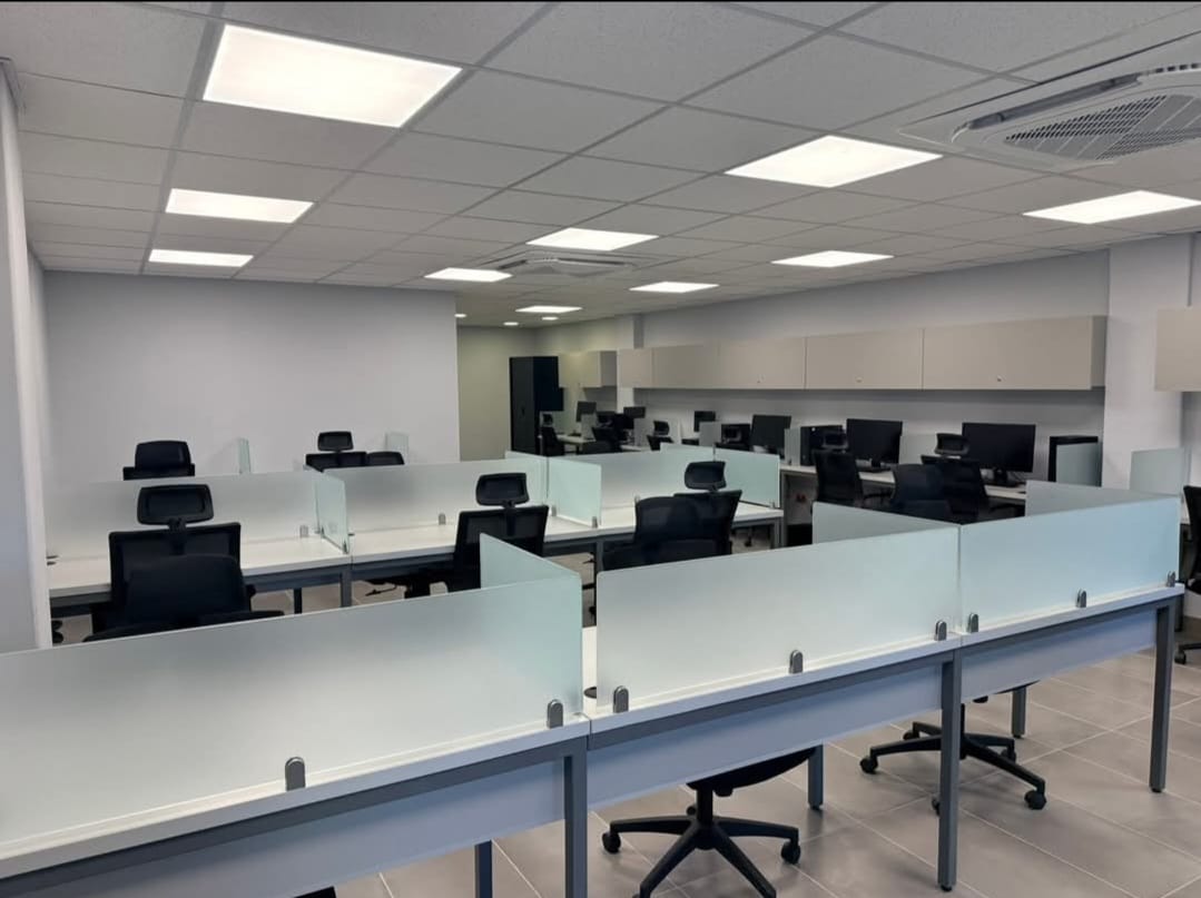 Presidenta Castro inaugura remodelación de la oficina de la DRIA