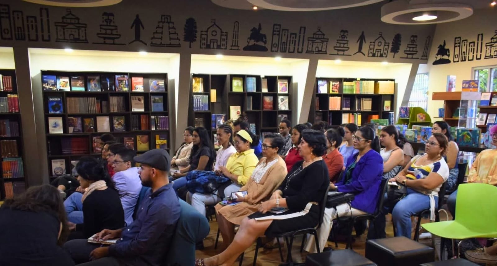 Desarrollan Masterclass de Poesía en la UPNFM
