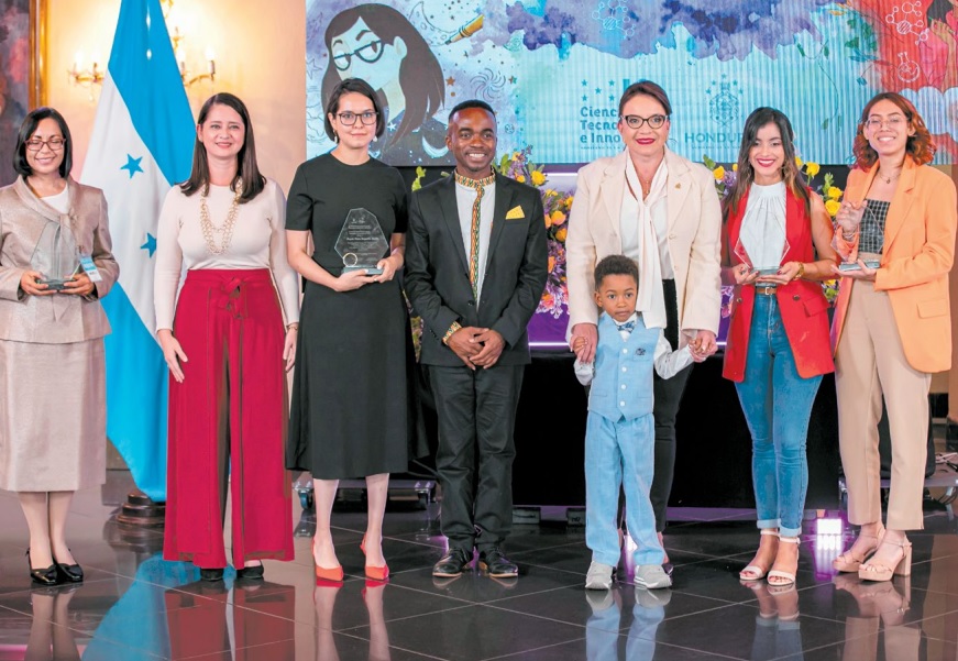 Mandataria entrega premios a cuatro mujeres destacadas en innovación