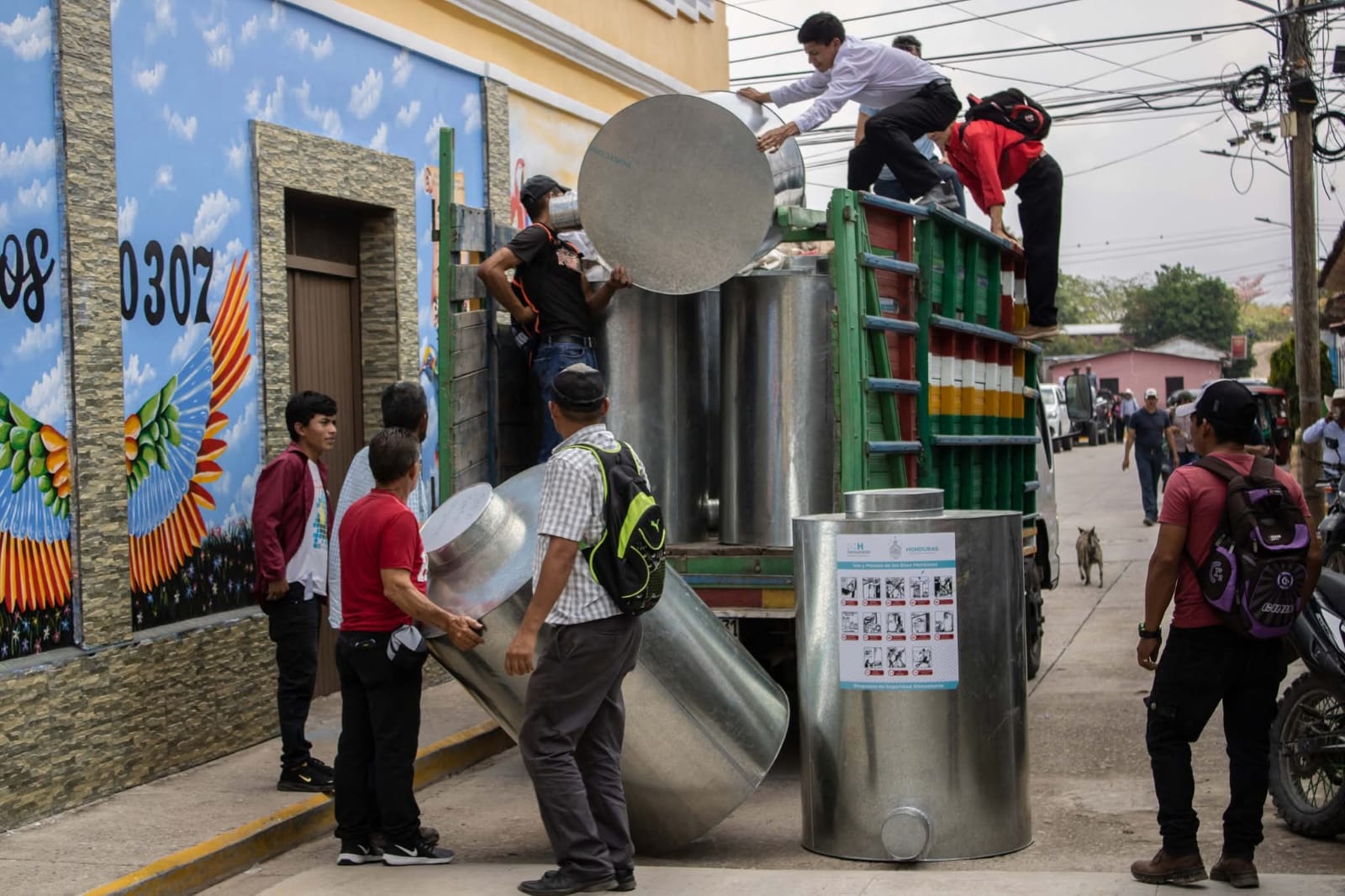 SAG -PRONADERS, entrega silos a pequeños productores